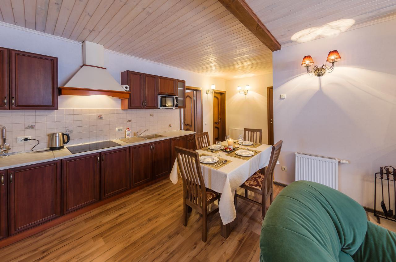 Апарт-Отель 5 Каминов Yasinya Extérieur photo
